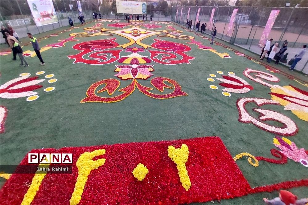 بزرگترین فرش سرگل خاورمیانه برای ششمین بار در محلات