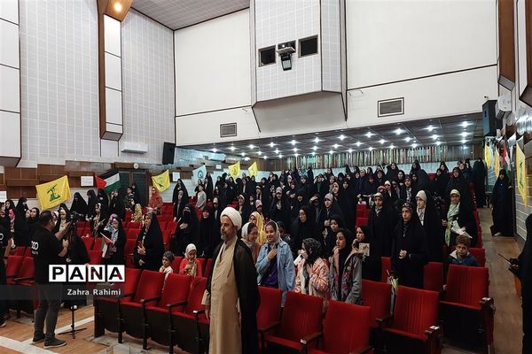 حضور حاج حسین یکتا در جمع دختران آینده‌ساز محلاتی