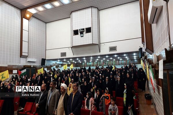 حضور حاج حسین یکتا در جمع دختران آینده‌ساز محلاتی