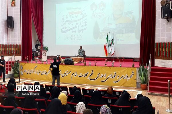حضور حاج حسین یکتا در جمع دختران آینده‌ساز محلاتی