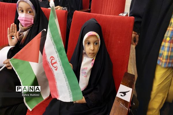 حضور حاج حسین یکتا در جمع دختران آینده‌ساز محلاتی