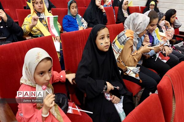 حضور حاج حسین یکتا در جمع دختران آینده‌ساز محلاتی