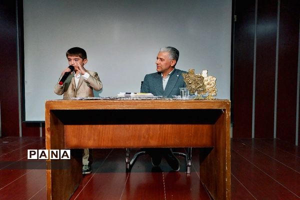 محفل شعرخوانی و مشاعره، حافظان ادب پارسی در منطقه ۱۷ تهران