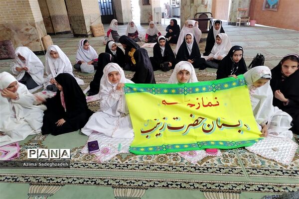 حضور دانش‌آموزان  خاتم در نماز جمعه