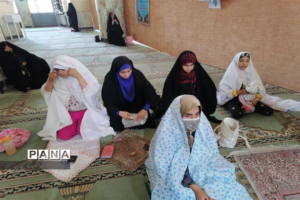 حضور دانش‌آموزان  خاتم در نماز جمعه