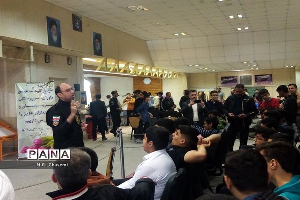 مسابقات تیراندازی دانش‌آموزی در قم