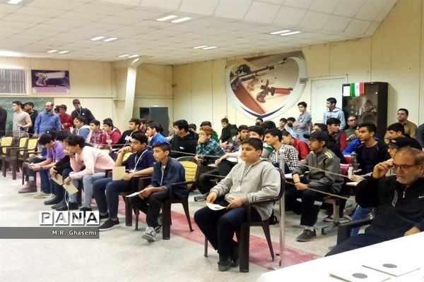 مسابقات تیراندازی دانش‌آموزی در قم