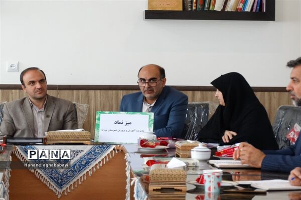 بازدید معاون پرورشی و فرهنگی اداره کل آموزش و پرورش استان اصفهان از مدارس شهرستان ورزنه