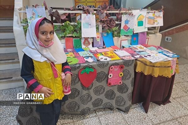 تزیین کتاب خانه دانش‌آموزان مدرسه میقات شهرستان پردیس