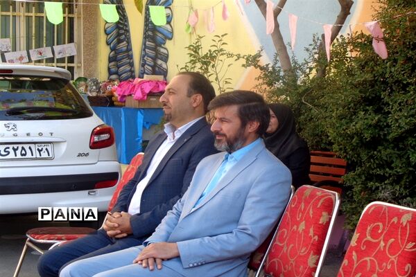 برگزاری جشن هفته کتاب و کتاب خوانی در مدرسه امام رضا(ع)  مهرآباد رودهن