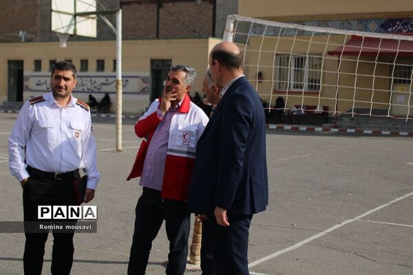 بازدید از مدارس ایمن در برابر زلزله