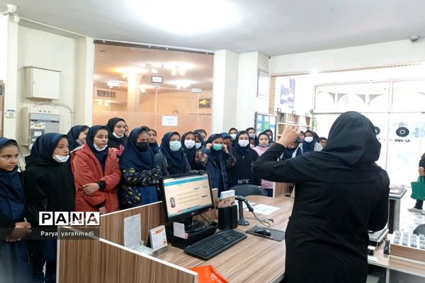 بازدید از کتابخانه ولیعصر شهرستان ورامین به‌مناسبت روز کتاب و کتابخوانی و کتابدار