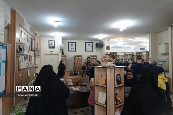 بازدید از کتابخانه ولیعصر شهرستان ورامین به‌مناسبت روز کتاب و کتابخوانی و کتابدار