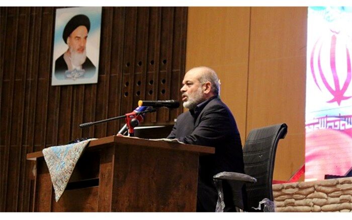 وزیر کشور: دولت از هیچ تلاشی برای حل مشکلات مردم دریغ نمی کند