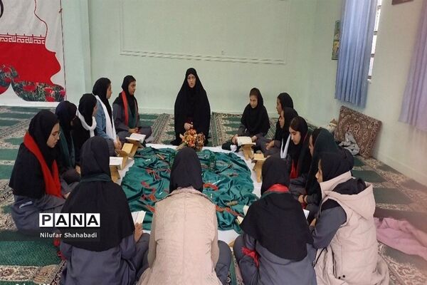 برپایی نماز نور چشم من و محفل انس با قرآن دردبیرستان عصمت صفادشت