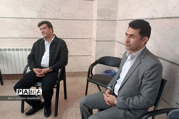 نشست صمیمی امام جمعه بخش رودهن با دانش‌آموزان هنرستان آیت الله رفسنجانی رودهن‌