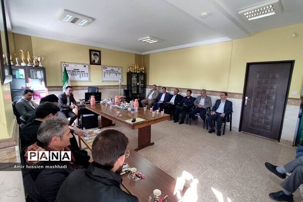 نشست صمیمی امام جمعه بخش رودهن با دانش‌آموزان هنرستان آیت الله رفسنجانی رودهن‌