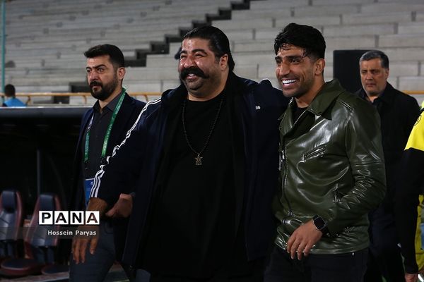 دیدار تیم‌های استقلال تهران و تراکتورسازی تبریز