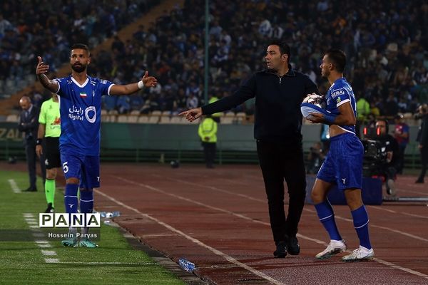 دیدار تیم‌های استقلال تهران و تراکتورسازی تبریز