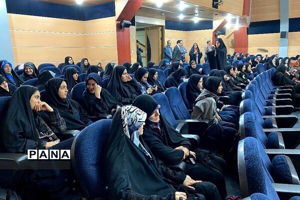 مراسم بدرقه دانش‌آموزان دختر عازم اردوی راهیان‌نور در فرهنگسرای ولاء شهرری