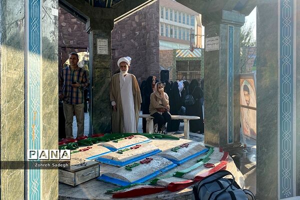 مراسم بدرقه دانش‌آموزان دختر عازم اردوی راهیان‌نور در فرهنگسرای ولاء شهرری