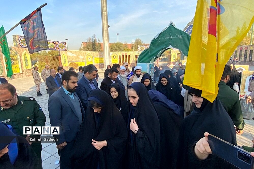 مراسم بدرقه دانش‌آموزان دختر عازم اردوی راهیان‌نور در فرهنگسرای ولاء شهرری