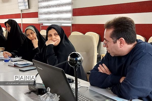 کارگاه توانمندسازی  کارکنان اداری، در اداره آموزش و پرورش کهریزک