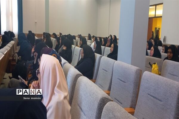 کارگاه آموزشی مراقبین و رابطین سلامت وپیشگیری از آسیب های اجتماعی
