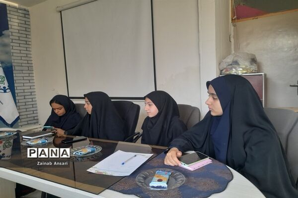 جلسه هم‌اندیشی هیات‌های دانش‌آموزی مدارس در آموزش و پرورش ملارد