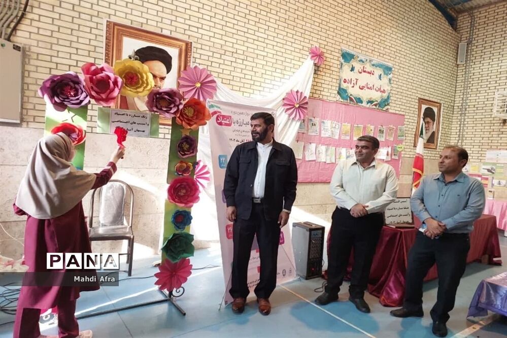 نواخته شدن زنگ هفته مبارزه با اعتیاد و آسیب های اجتماعی در دبستان  آزاده بهبهان