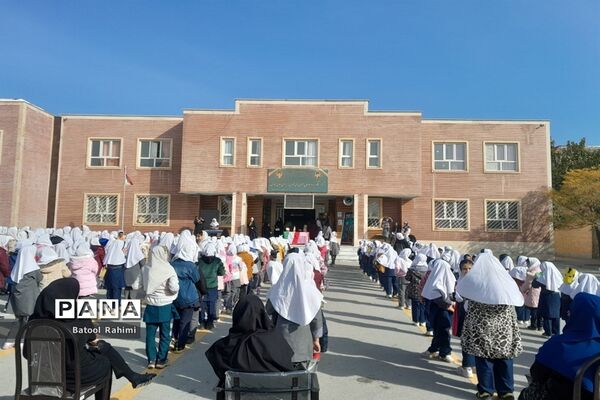 برگزاری مراسم گرامیداشت هفته کتاب و کتابخوانی در دبستان ایران جان‌محمدی صفادشت