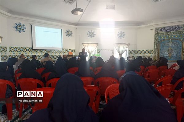 کارگاه آموزشی انتخاب رشته و هدایت تحصیلی در دبیرستان شاهد شهید حمامی