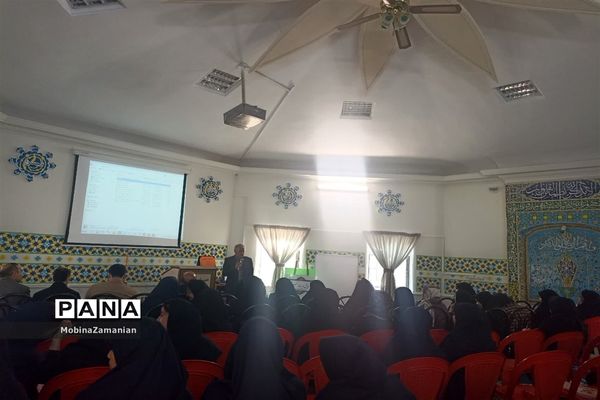 کارگاه آموزشی انتخاب رشته و هدایت تحصیلی در دبیرستان شاهد شهید حمامی