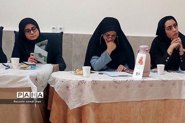 دومین کارگاه آموزش درس فارسی پایه اول ابتدایی در آموزش و پرورش رودهن‌