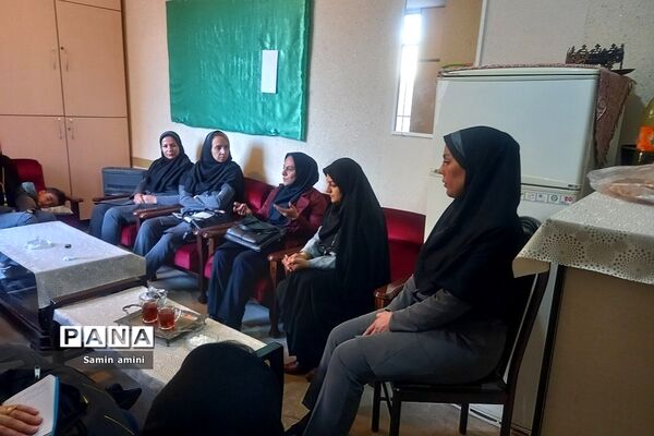 بازدید کارشناس آموزش ابتدایی و راهبر پایه اول از سه مدرسه ابتدایی رودهن