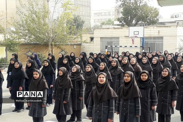 اجرای سرود «آقا اجازه» برای امام زمان(عج) در مدرسه فاطمه‌الزهرا ناحیه‌یک شهرری