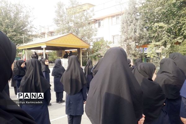 اجرای سرود «آقا اجازه» برای امام زمان(عج) در مدرسه فاطمه‌الزهرا ناحیه‌یک شهرری