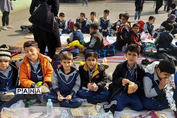 برگزاری اردوی درون مدرسه ای در ناحیه دو ری