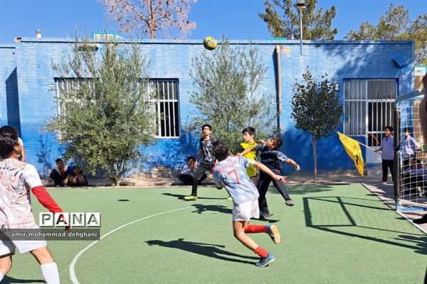 جام فوتبال درون‌مدرسه ای به‌مناسبت هفته بسیج دانش‌آموزی