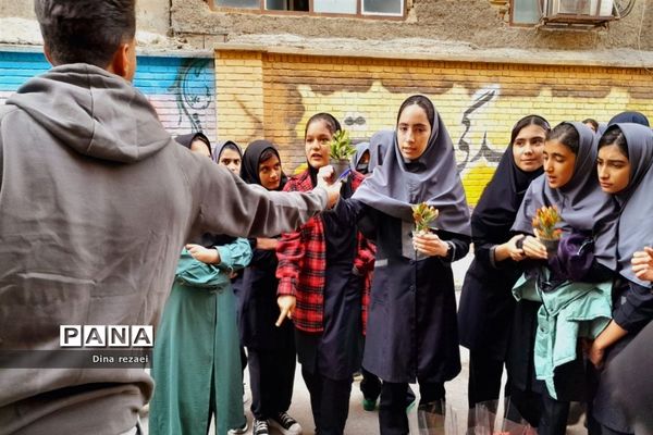 نمایشگاه گل و گیاه در مدرسه شهدای‌هسته‌ای قرچک