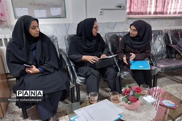 بازدید گروه های آموزشی متوسطه اداره کل آموزش وپرورش خراسان رضوی از دبیرستان عصمت دو