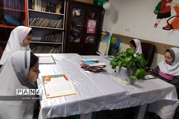 هفته  کتاب و کتابخوانی در مدرسه شهید بهزادی شهر پرند