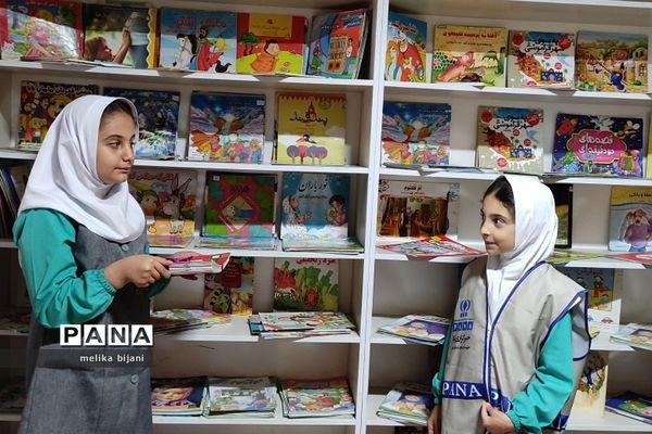 هفته  کتاب و کتابخوانی در مدرسه شهید بهزادی شهر پرند