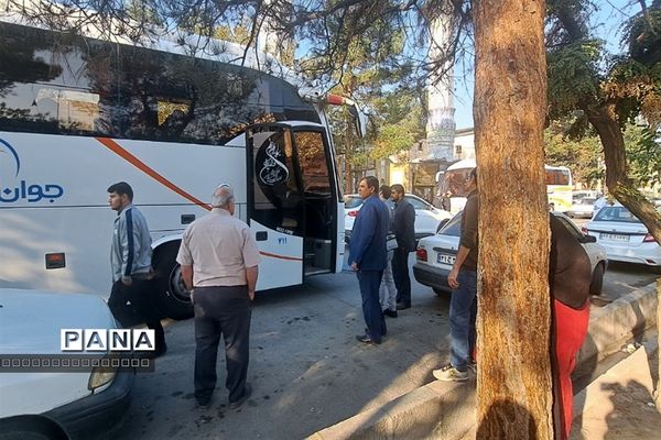 مراسم بدرقه دانش‌آموزان دختر عازم راهیان نور در شهرستان رباط‌کریم