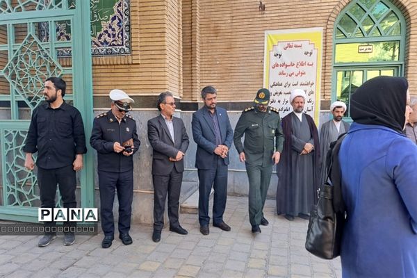 مراسم بدرقه دانش‌آموزان دختر عازم راهیان نور در شهرستان رباط‌کریم