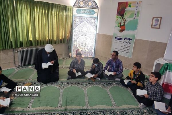 برگزاری نماز جماعت و زیارت عاشورا در دبیرستان امام جعفرصادق(ع) شهرستان پردیس