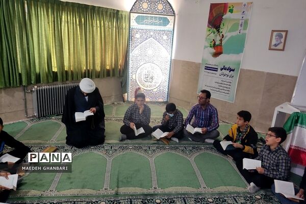برگزاری نماز جماعت و زیارت عاشورا در دبیرستان امام جعفرصادق(ع) شهرستان پردیس