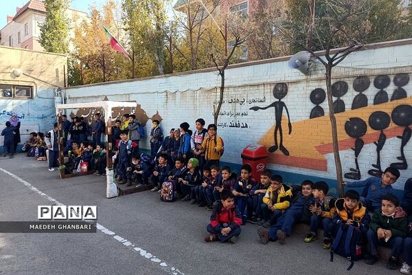 مانورآتش‌نشانی و مقابله با مخاطرات در دبستان فضیلت شهرستان پردیس
