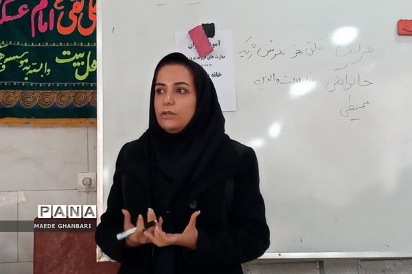 جلسه انجمن اولیا به‌مناسبت هفته دیابت در سالن اجتماعات کرشت شهرستان پردیس‌