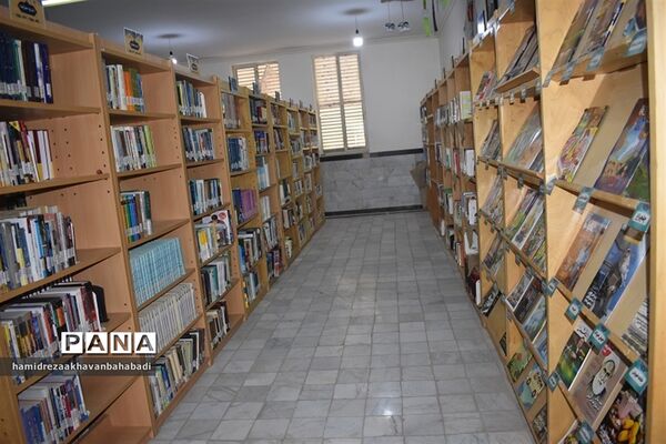 بازدید مدیر آموزش و پرورش بهاباد از کتابخانه عطائی و دیدار با کتابداران